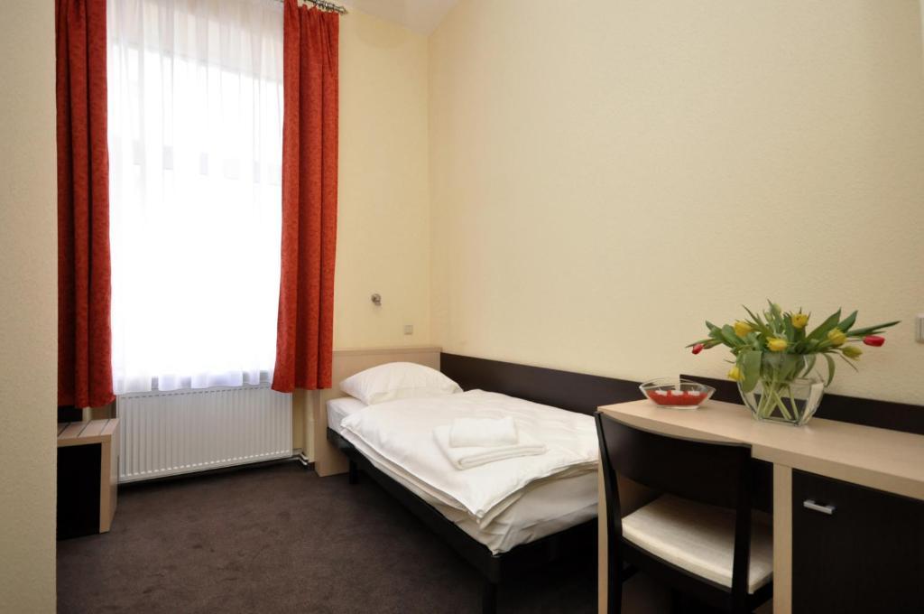 Hotel Bova Φραγκφούρτη Δωμάτιο φωτογραφία